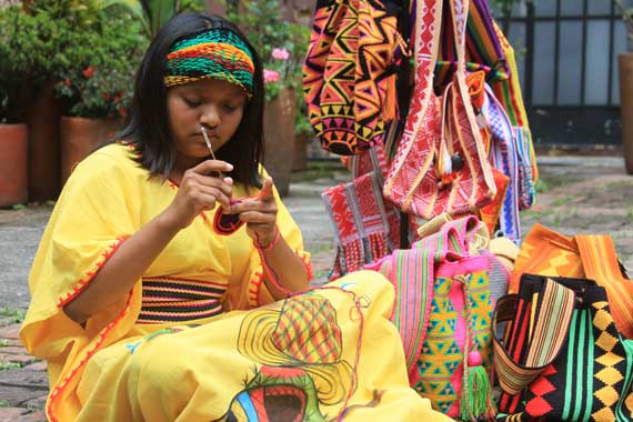 El ritual de una adolescente que se prepara para ser mujer y las costumbres de la comunidad Wayúu es el que protagoniza la pequeña  Fila Rosa Uriana. (Foto: archivo: Laboratorios Black Velvet)