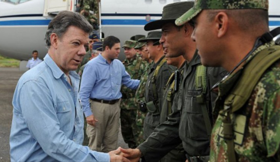 Santos felicita a sus militares