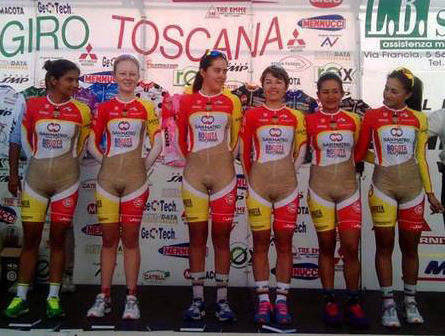 El uniforme del equipo femenino de ciclismo de Bogotá (Foto tomada de: www.clarin.com)