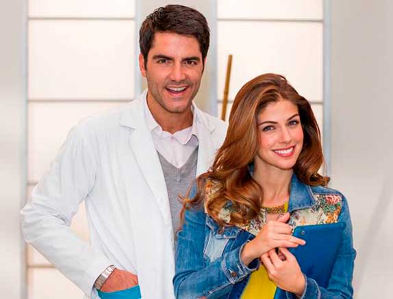Stephanie Cayo con Ernesto Calzadilla protagoniza “La hipocondriaca”. (Foto: Prensa Canal Caracol)