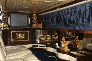 Interior de la limosina Rolls Royce diseñado por el cantante.