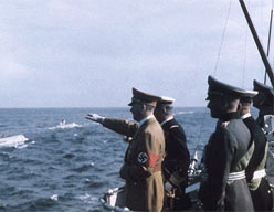 Hitler comandando su fuerza naval.
