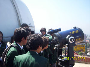 El observatorio presta un gran servicio a los colegios y univesidades de bogotá.