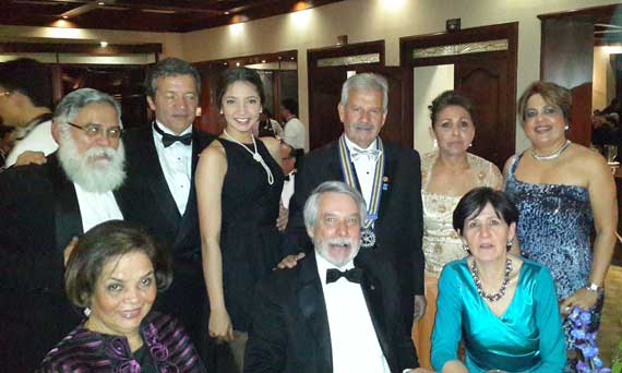 El nuevo Gobernador de Distrito, Pedro Mejía Sandoval, acompañado de los Rotarios de los Clubes de Bogotá y Sogamoso. (Fotos: archivo particular).