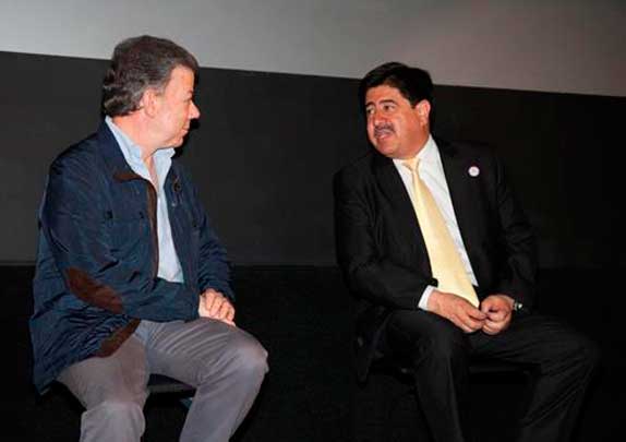 El Presidente Juan Manuel Santos con Luis Bedoya, Presidente de la Federación Colombiana de Fútbol.