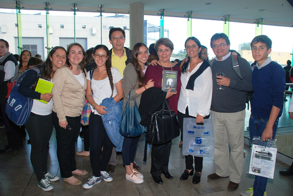 Cristina Gaitán de Huertas, una de las protagonistas del libro, con su familia