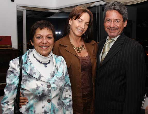  Alina Vera,  Jenny Luna, Raúl Vallejo, Embajador de Ecuador