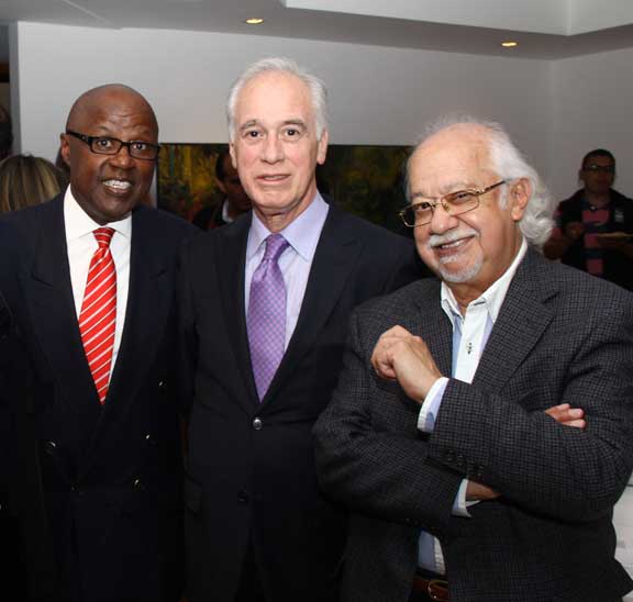 Robert Powers, Cónsul de los Estados Unidos; Gustavo Castro Caycedo y Carlos Muñoz