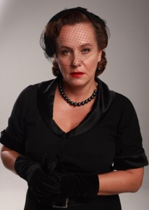 Alejandra Borrero (Raquel Vallecilla Cucalón).