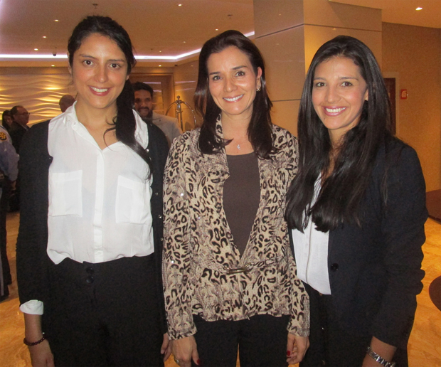 De izquierda a derecha: Sofía Moreno (Jefe de Comunicaciones Fundación Ayuda en Acción); Marcela Acero (Directora de Desarrollo Hoteles Bogotá Plaza) y  Dhajana Quiroga (Ayuda en Acción).