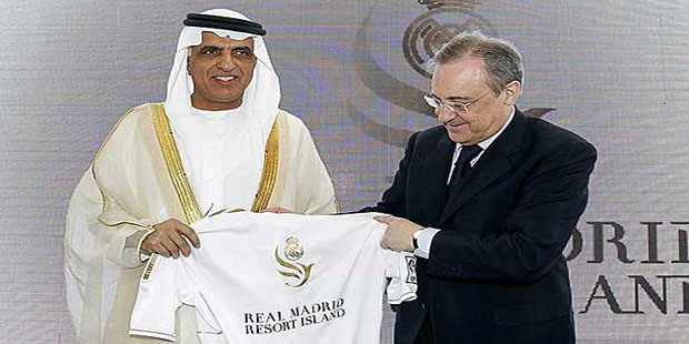 Florentino Pérez, presidente del Real Madrid con un jeque arabe