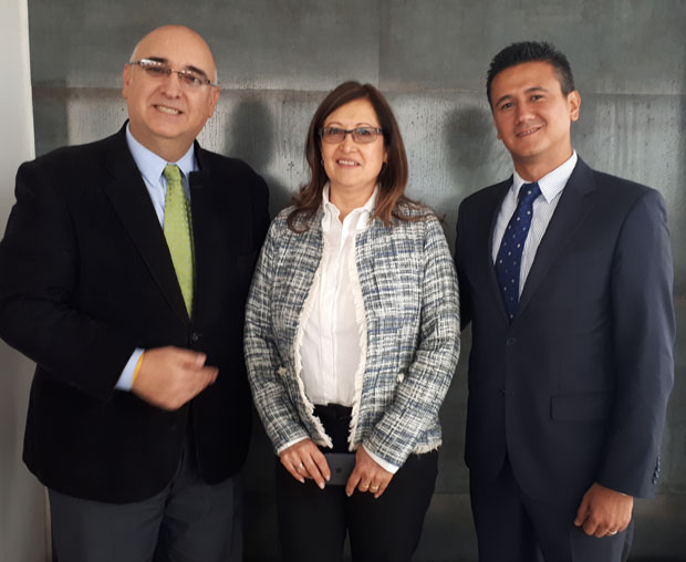 Jorge Venegas, Sandra Mendoza y Carlos Taborda, directivos de Grand Plaza. (Foto: Archivo particular).
