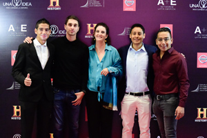 Grupo de emprendedores con Diana Gaviria, miembro del Jurado  calificador. (Foto: Prensa-History).